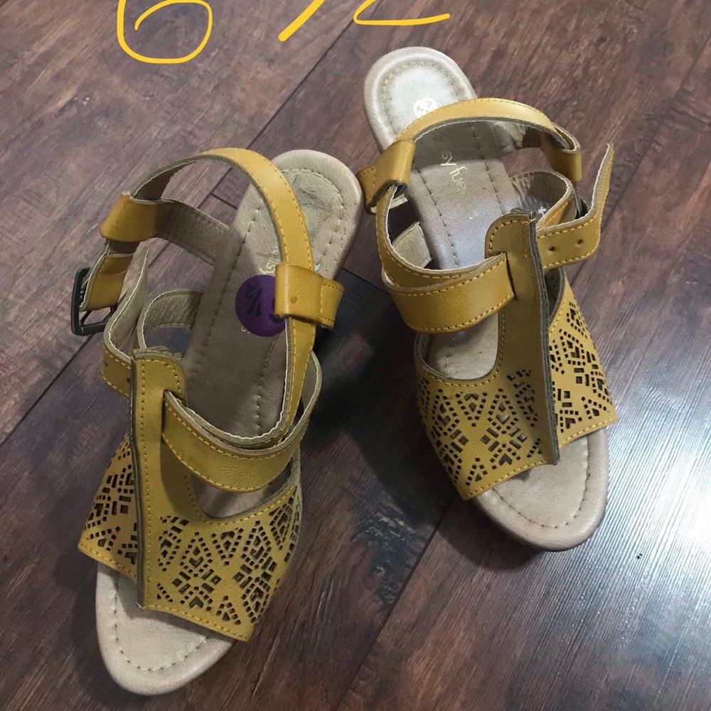 Shoes - Picture 8 of 8